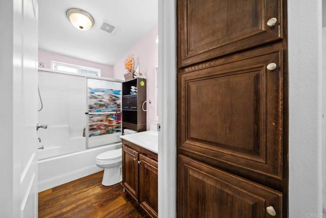 402 63Rd Street, San Diego CA: https://media.crmls.org/mediaz/c0edcc03-082a-439f-82fd-b6104f631f52.jpg