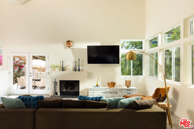 28333 Foothill Drive, Agoura Hills CA: https://media.crmls.org/mediaz/c0eef4c3-d610-4bd1-ad8b-263f1bd1a459.jpg