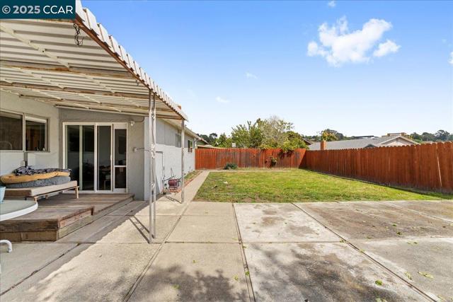 885 Tara Hills Dr, Pinole CA: https://media.crmls.org/mediaz/c0ef03b1-03ca-4351-9509-77735e380118.jpg