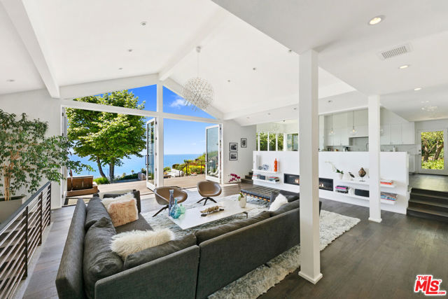 27450 Calicut Road, Malibu CA: https://media.crmls.org/mediaz/c0ef3dc1-e9a7-4aa6-a60c-47fd42a5daa2.jpg