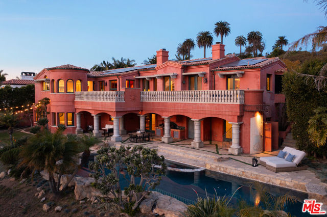 93 Laurel Drive, Rancho Palos Verdes CA: https://media.crmls.org/mediaz/c0ef4dff-60cb-4c17-a4c5-994f1c6fcede.jpg