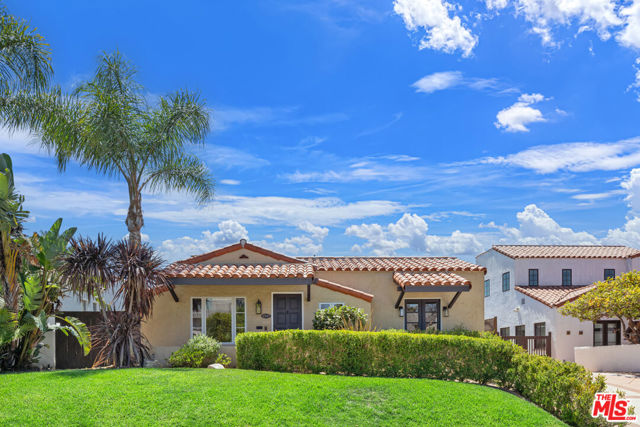 2347 Parnell Avenue, Los Angeles CA: https://media.crmls.org/mediaz/c0f00758-8e10-4a56-a7da-ea082b6b6c84.jpg
