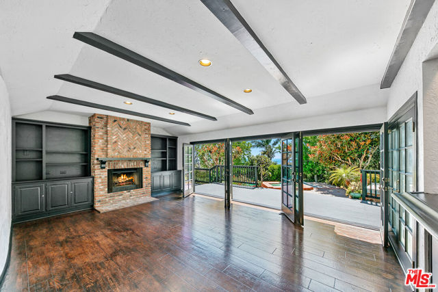 29528 Harvester Road, Malibu CA: https://media.crmls.org/mediaz/c0f0a75f-a602-466e-9a14-bbff667ce968.jpg