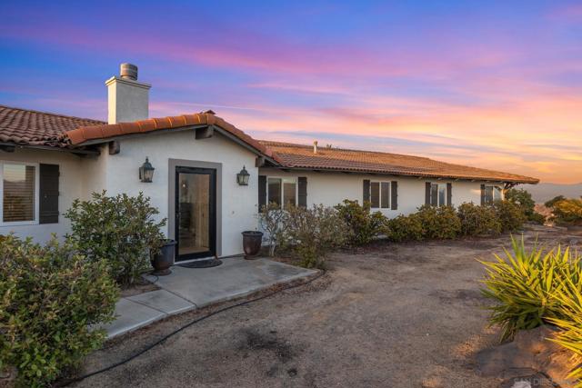 16641 Eagles Crest Rd, Ramona CA: https://media.crmls.org/mediaz/c0f11327-9f38-4693-ac96-49db5392d292.jpg