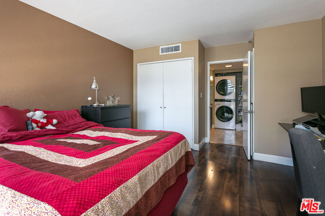 600 W 9th Street, Los Angeles CA: https://media.crmls.org/mediaz/c0f15e65-86d1-4a06-bc62-1ab098f92c7d.jpg