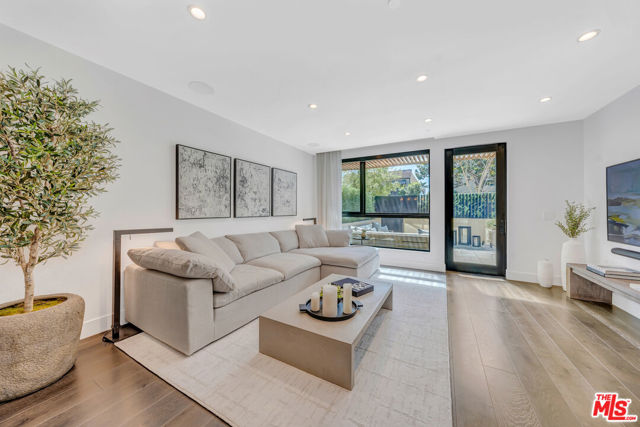 724 N Croft Avenue, Los Angeles CA: https://media.crmls.org/mediaz/c0f16165-2cdc-439f-bd48-b9b8d8ac3fb2.jpg
