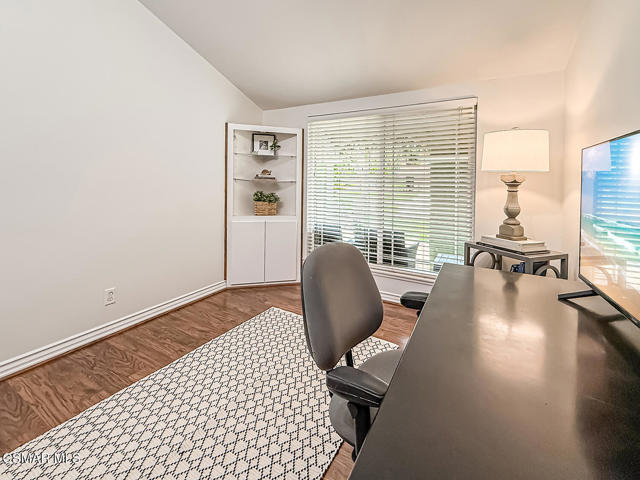 2439 N Lita Place, Simi Valley CA: https://media.crmls.org/mediaz/c0f167a8-b38f-40bb-9eb1-d0d1bd99f0e9.jpg