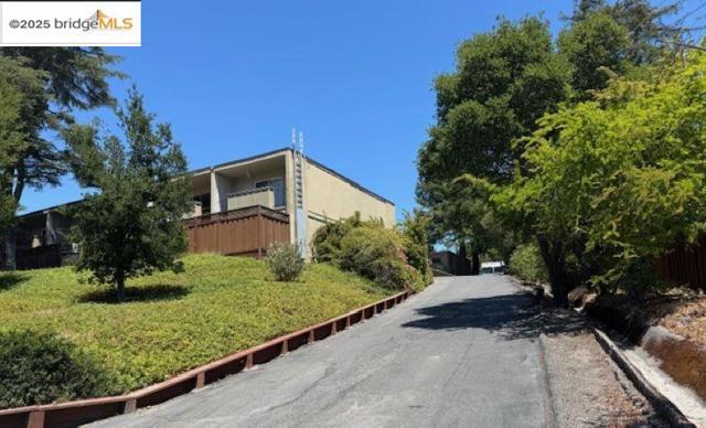 651 Moraga Rd, Moraga CA: https://media.crmls.org/mediaz/c0f1b6b3-30e7-4685-bc1f-24263f427f53.jpg