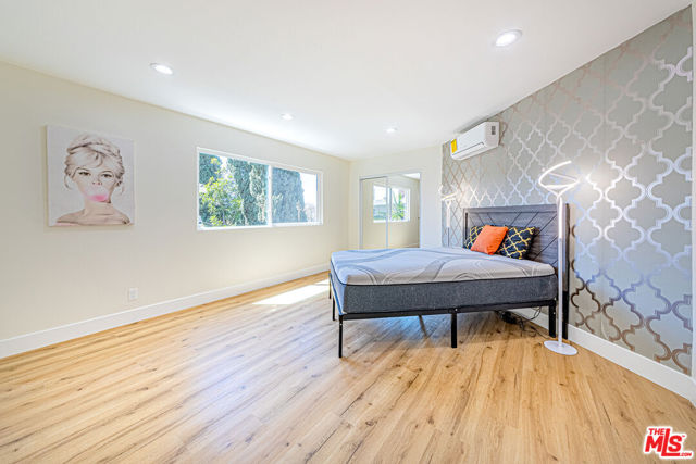 5633 La Mirada Avenue, Los Angeles CA: https://media.crmls.org/mediaz/c0f1ea6b-0f2f-42f0-aba2-da98cee0e987.jpg