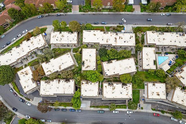 2383 Altisma Way, Carlsbad CA: https://media.crmls.org/mediaz/c0f1ea90-d56b-443a-b12f-530bd4703339.jpg