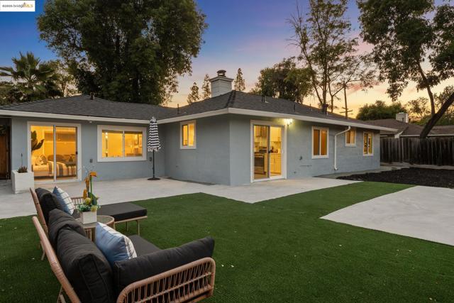 1555 Terry Way, Pleasant Hill CA: https://media.crmls.org/mediaz/c0f20111-b040-47a1-8809-6696f55b1fb9.jpg