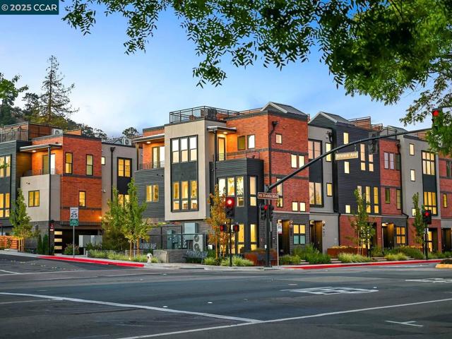 922 Brown Avenue, Lafayette CA: https://media.crmls.org/mediaz/c0f23791-7fb6-4614-bcb9-6453390ae39c.jpg