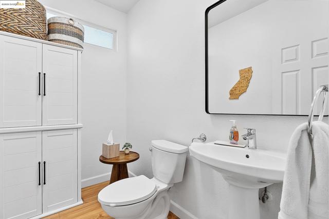 917 Sawyer Way, Brentwood CA: https://media.crmls.org/mediaz/c0f27b67-6e3b-48ee-9720-16a6244b1e44.jpg