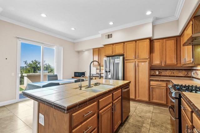 Detail Gallery Image 15 of 38 For 418 Corte Calypso, Chula Vista,  CA 91914 - 4 Beds | 2/1 Baths