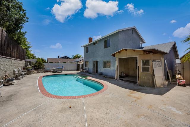 10129 E Glendon Cir, Santee CA: https://media.crmls.org/mediaz/c0f2eadd-891b-45bc-a3b4-4c95c7662a42.jpg