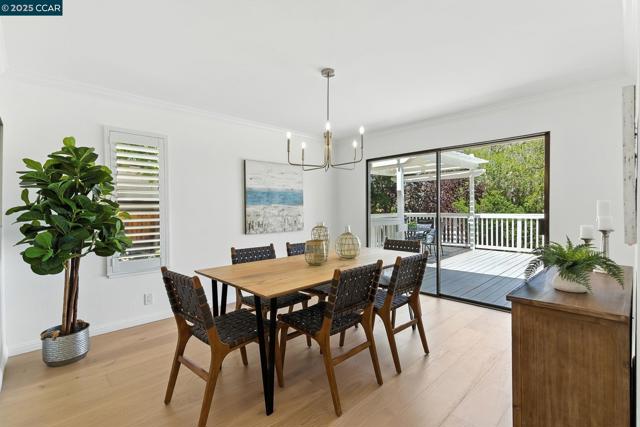1725 Spyglass Ln, Moraga CA: https://media.crmls.org/mediaz/c0f31223-b2c5-4fe0-98bc-68829b4c93a1.jpg
