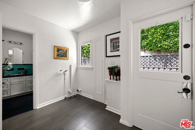 6410 Drexel Avenue, Los Angeles CA: https://media.crmls.org/mediaz/c0f48da4-1f40-43fe-883a-586681159aa4.jpg