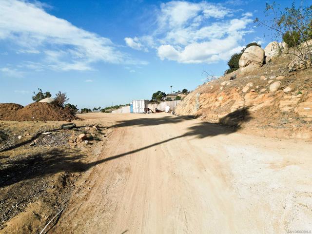 496 Camino Calafia, San Marcos CA: https://media.crmls.org/mediaz/c0f49579-5565-48ab-92f3-e327f85cc3b4.jpg