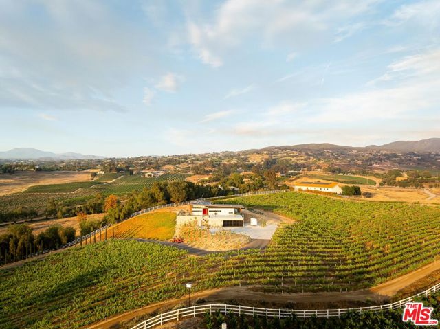 36453 Via El Pais Bonita, Temecula CA: https://media.crmls.org/mediaz/c0f526f1-7f73-469f-ac65-169d14a9cc38.jpg