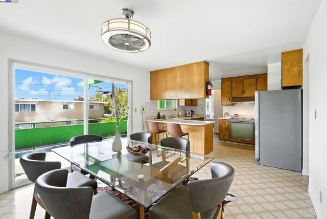 3101 61St Ave, Oakland CA: https://media.crmls.org/mediaz/c0f67ca9-1f1d-4303-85e5-097b89df8b2d.jpg