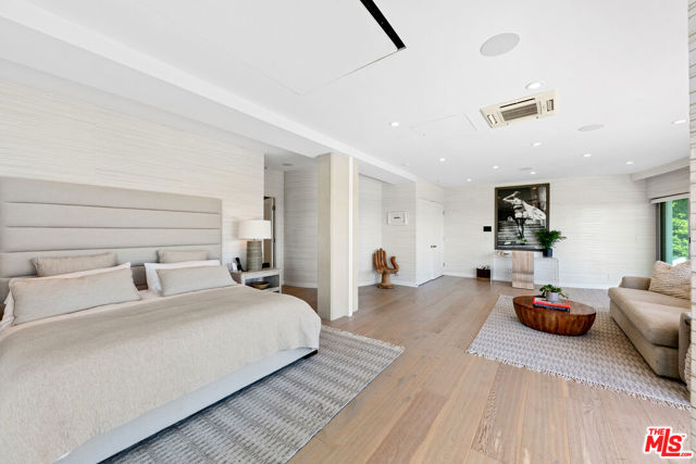 6375 Gayton Place, Malibu CA: https://media.crmls.org/mediaz/c0f68cb3-33aa-493e-b888-26f404cc48e9.jpg