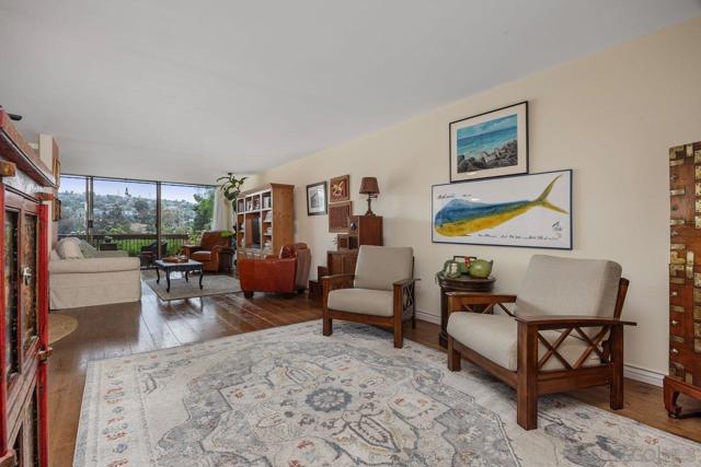 2564 Navarra Dr, Carlsbad CA: https://media.crmls.org/mediaz/c0f6c87a-5c85-4116-abc5-d380d6a4b853.jpg
