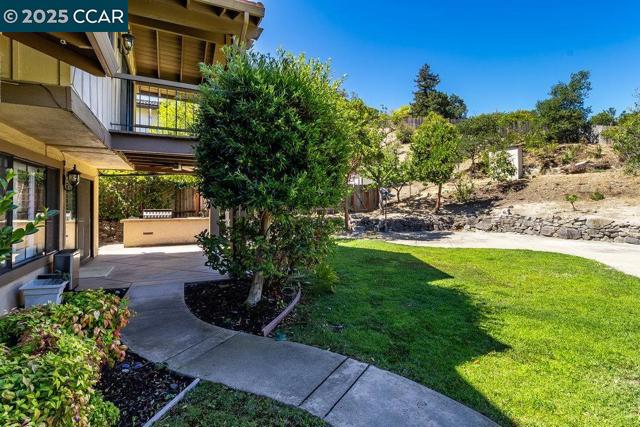 987 Morello Ave, Martinez CA: https://media.crmls.org/mediaz/c0f6e23b-2732-4130-b856-3cd7d4f113ff.jpg