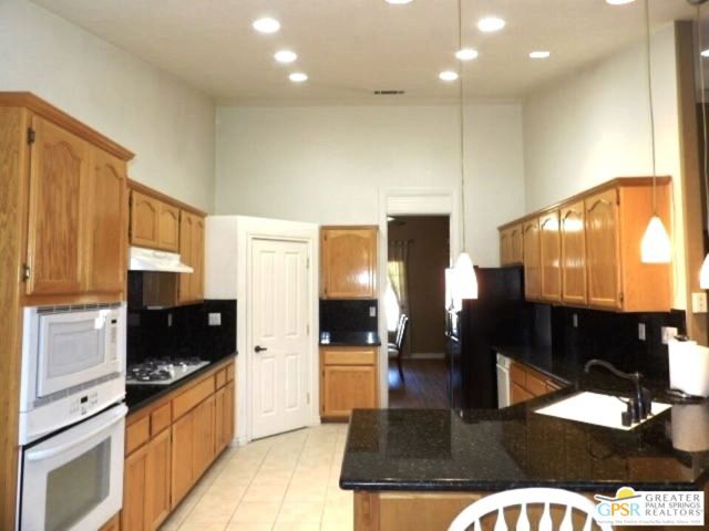6950 Oak View Court, Oak Hills CA: https://media.crmls.org/mediaz/c0f6ef66-1916-4c12-a721-a9eaf729f349.jpg