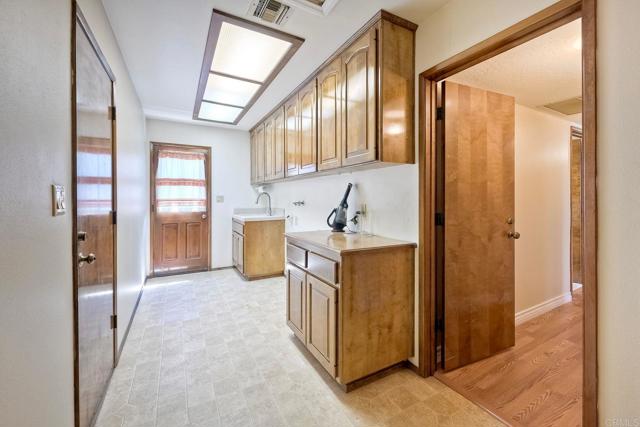 Detail Gallery Image 11 of 53 For 338 Skyline Dr, Vista,  CA 92084 - 4 Beds | 2 Baths