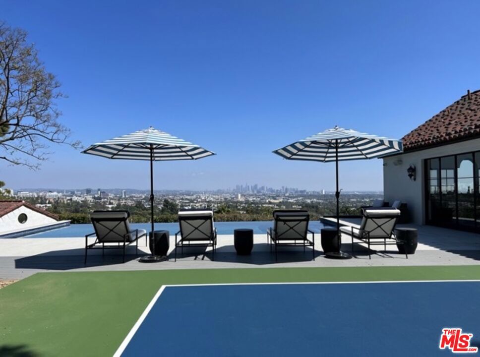 https://media.crmls.org/mediaz/c0f7b1e4-bf80-4479-9b2c-9a167654c60b.jpg?preset=X-Large