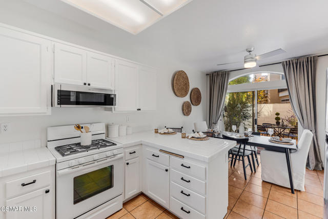 4153 Brookcrest Court, Moorpark CA: https://media.crmls.org/mediaz/c0f8274d-2bea-497e-a1f0-2cbcc07093ec.jpg