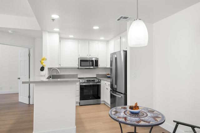 3969 Mahaila Ave, San Diego CA: https://media.crmls.org/mediaz/c0f8b50f-8ee2-4b19-9b07-a315f301ec59.jpg