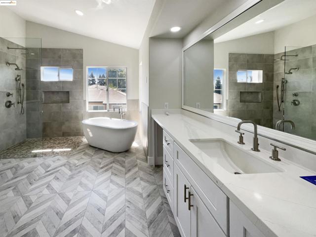 5214 Pavilion Ct, Fairfield CA: https://media.crmls.org/mediaz/c0f8cb44-edc8-4d98-a179-466e9fd98d1b.jpg