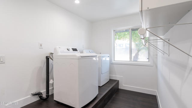 5726 Donna Avenue, Tarzana CA: https://media.crmls.org/mediaz/c0f8f852-d40a-4668-bab4-511685a25c00.jpg