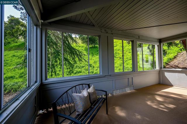1549 Oakmont Dr, Walnut Creek CA: https://media.crmls.org/mediaz/c0f923e4-652e-4126-99ae-6b76afd793d8.jpg