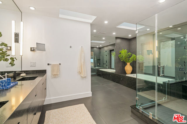 8021 Floral Avenue, Los Angeles CA: https://media.crmls.org/mediaz/c0f96d80-9047-4c74-96dd-625221de85d6.jpg