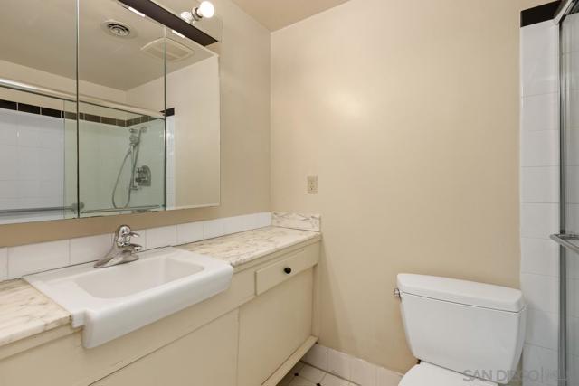 8415 Sugarman Dr, La Jolla CA: https://media.crmls.org/mediaz/c0fac527-f9a7-4c4e-aa7c-fd427a3d3f60.jpg