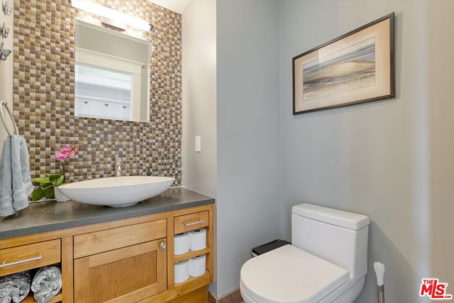 933 W Venezia Avenue, Venice CA: https://media.crmls.org/mediaz/c0fae344-829b-40c7-aaeb-7b2e40371f1a.jpg