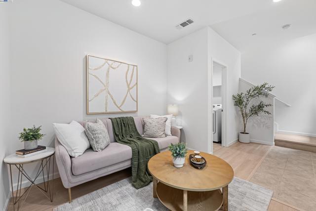 6677 S Mariposa Ln, Dublin CA: https://media.crmls.org/mediaz/c0fb5a11-b29e-4555-9910-88e7d497d7bc.jpg