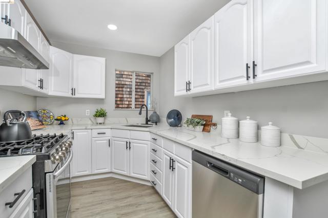 Image 4 of 40 For 120 Hillcrest Ave