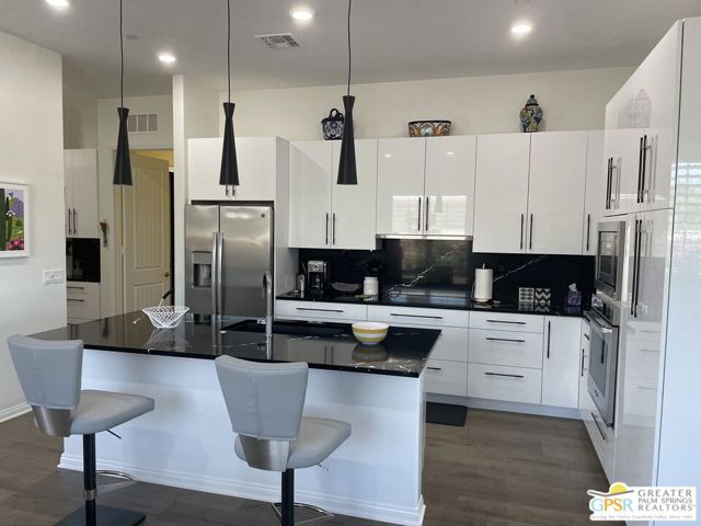 81331 Corte Compras, Indio CA: https://media.crmls.org/mediaz/c0fbbf2c-34bb-44b5-a516-b2c16fb58443.jpg