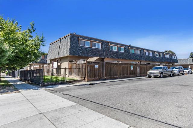 2925 Florence Avenue, San Jose CA: https://media.crmls.org/mediaz/c0fcf9a4-5e7c-48b8-b954-611686b2dc7c.jpg