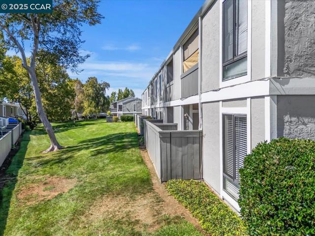 900 Southampton Rd, Benicia CA: https://media.crmls.org/mediaz/c0fd0c1e-83dc-4f32-920f-8951f41846fd.jpg