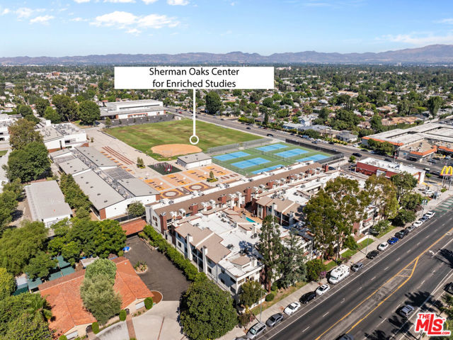 6323 Reseda Boulevard, Tarzana CA: https://media.crmls.org/mediaz/c0fd9d1e-a5cd-4747-badb-61b1257737da.jpg