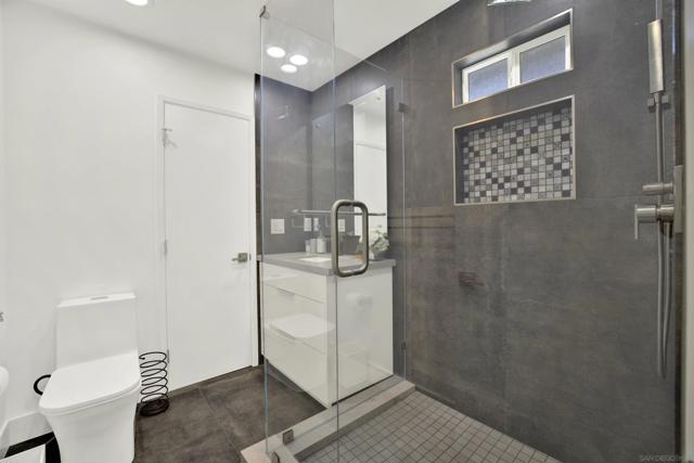 17351 Saint Andrews Dr, Poway CA: https://media.crmls.org/mediaz/c0fe0b99-a1d9-4d6d-969d-f5f837677913.jpg