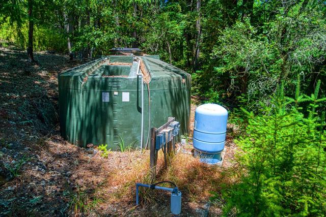 1374 Weston Ridge Road, Scotts Valley CA: https://media.crmls.org/mediaz/c0fe0dda-bf64-4080-81a1-e504ff0cd868.jpg