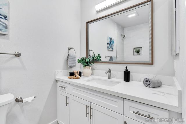 8644 Via Mallorca, La Jolla CA: https://media.crmls.org/mediaz/c0fe6bc5-f0d6-471b-973f-d97883ae4832.jpg