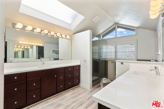 13082 Mindanao Way, Marina del Rey CA: https://media.crmls.org/mediaz/c0fedd6b-f6ce-48ba-a578-bee505b1470d.jpg