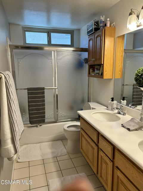 2653 N Broadmoor Avenue, Simi Valley CA: https://media.crmls.org/mediaz/c0fee3c9-855b-4d33-8d92-3574cd064f61.jpg