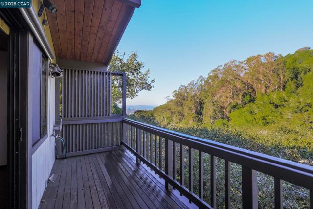 1383 Alvarado Rd, Berkeley CA: https://media.crmls.org/mediaz/c0ff6481-16e7-4677-abdf-ad491393f8f3.jpg